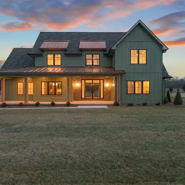 GORGEOUS NEW BUILD ON A SCENIC ACRE