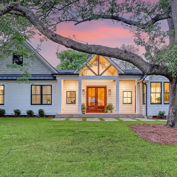 METICULOUSLY CRAFTED HOME IN THE GROVES