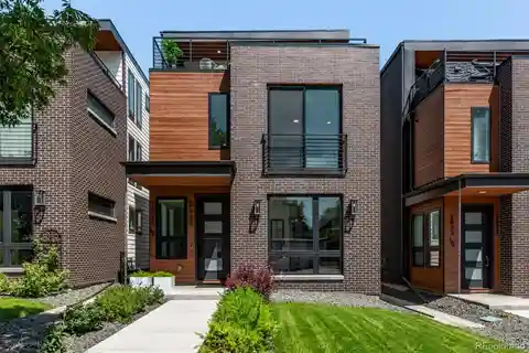 Stunning Contemporary Detached Single-Family Home