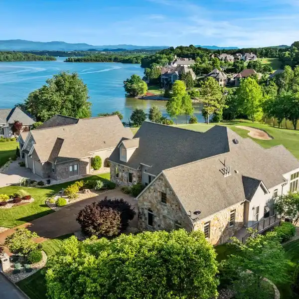 GOLF FRONT LUXURY WITH BEAUTIFUL VIEWS