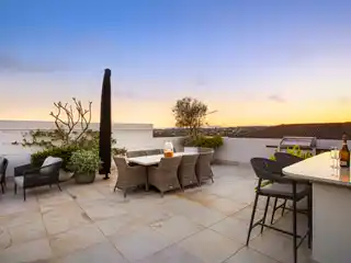 Exclusive Penthouse Above the Shoreline