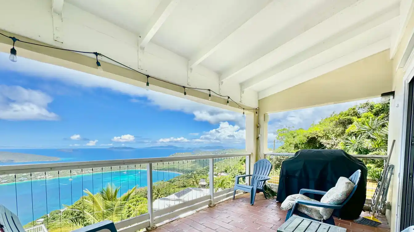 Dual-level Residence with Stunning Ocean Views
