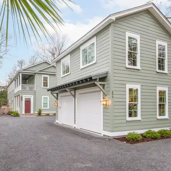 LOWCOUNTRY LUXURY WITH VERSATILITY