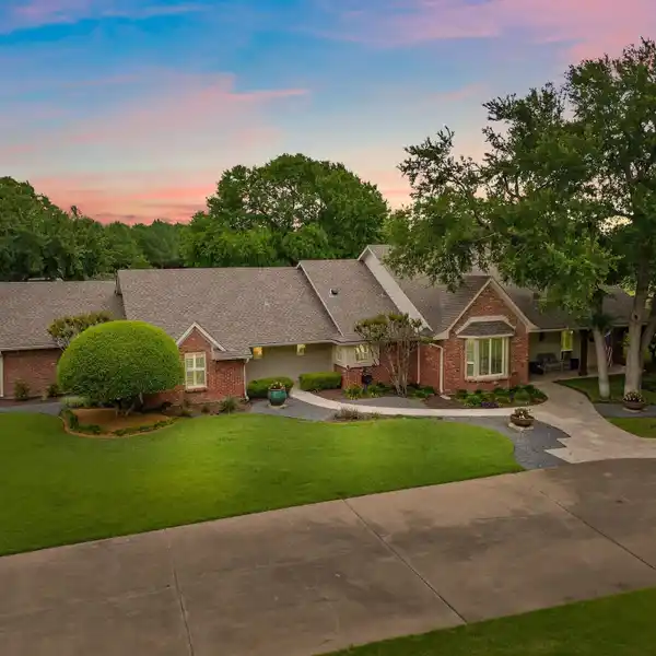 BEAUTIFULLY UPDATED ONE-STORY ESTATE