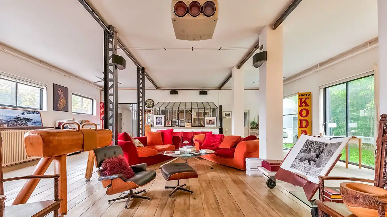 Exceptional Residence with an Eiffel-style Structure
