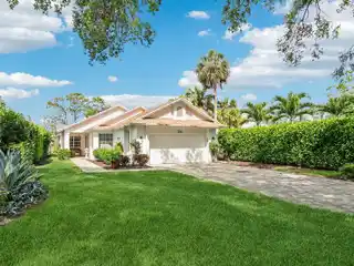 Lovely Golf and Lake Front Home at Wyndemere