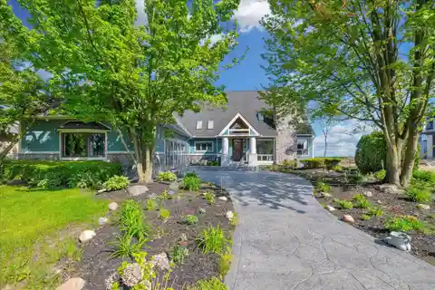 Incredible Lakefront Property