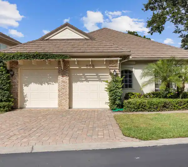 LAKEVIEW PELICAN BAY HOME WITH PRIVATE CABANA