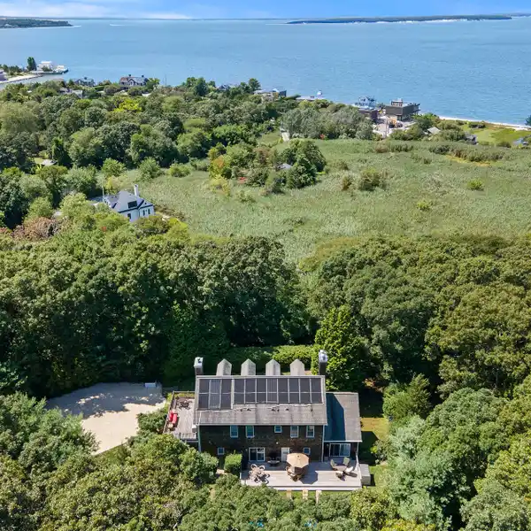HAMPTONS BEACH COMMUNITY RETREAT