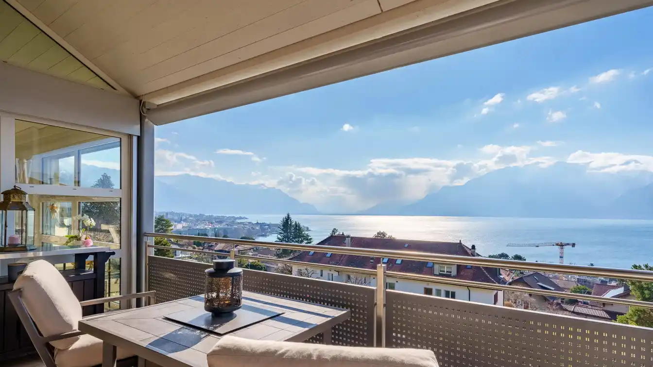 Spacious Apartment Overlooking Lake Geneva