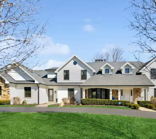 EXQUISITE DESIGNER ESTATE IN BURR RIDGE