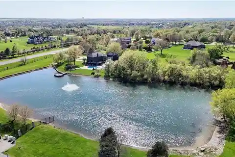 Blue Valley Estate with Carriage House