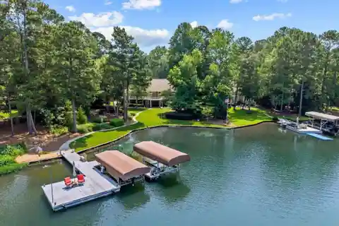 Lake Oconee Retreat in Emerald Shores