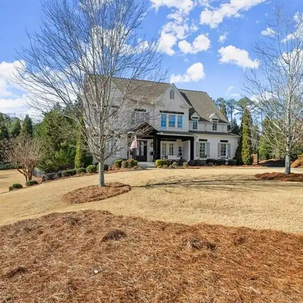 EXQUISITE HOME IN A PRIVATE AND GATED COMMUNITY