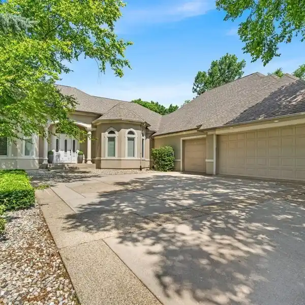 SPRAWLING SANCTUARY WITH PRIVATE POOL & BASEMENT