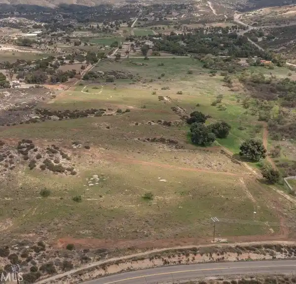 20 TOTAL ACRES - COMPOUND POTENTIAL