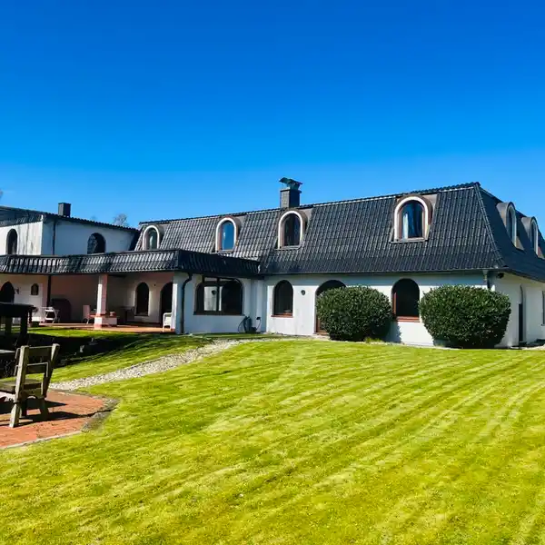 SPECIAL PROPERTY WITH RIDING FACILITIES