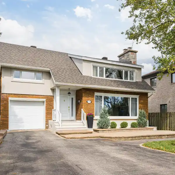 SERENE WATERFRONT LIVING WITH EASY ACCESS TO EVERYTHING YOU NEED