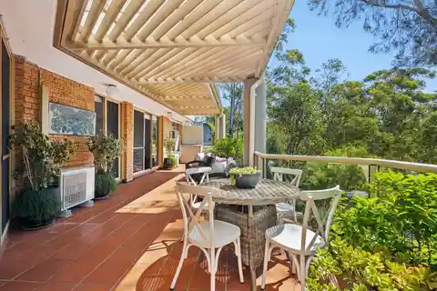 House-Like Apartment with Serene Views over Flat Rock Gully