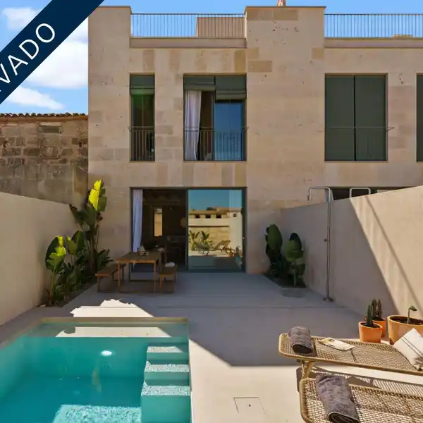 MODERN NEWLY BUILT TOWNHOUSE WITH POOL