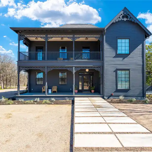 STUNNING VICTORIAN ESTATE IN MANOR
