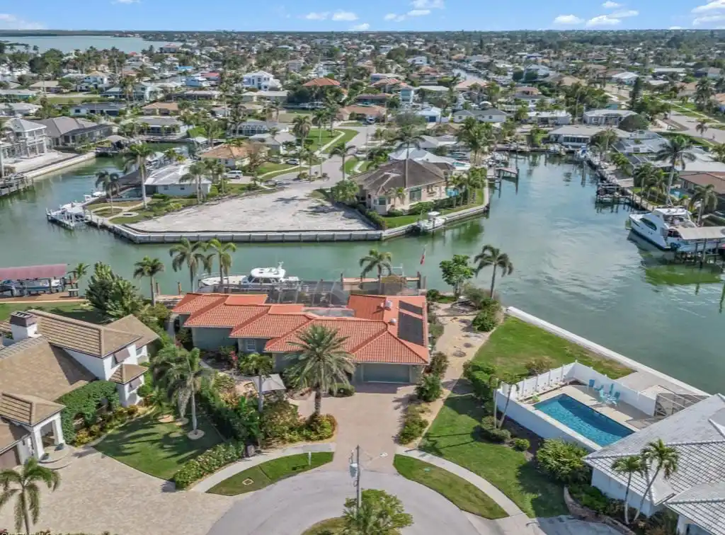 Spectacular Boaters' Property