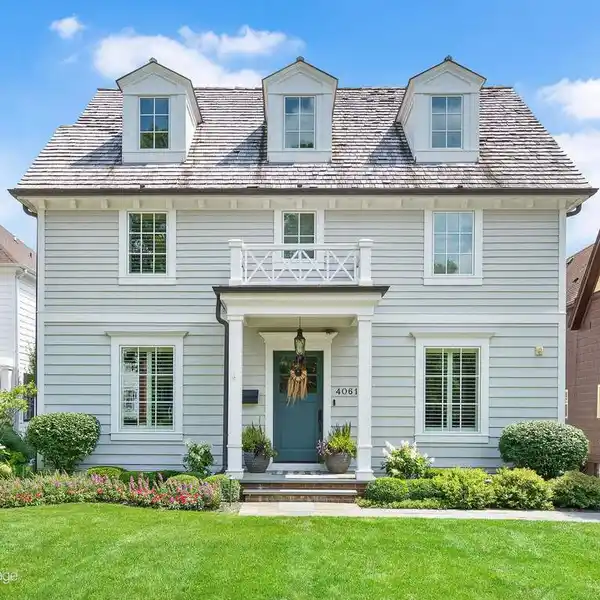 TIMELESS CRAFTSMANSHIP MEETS MODERN WESTERN SPRINGS LIVING