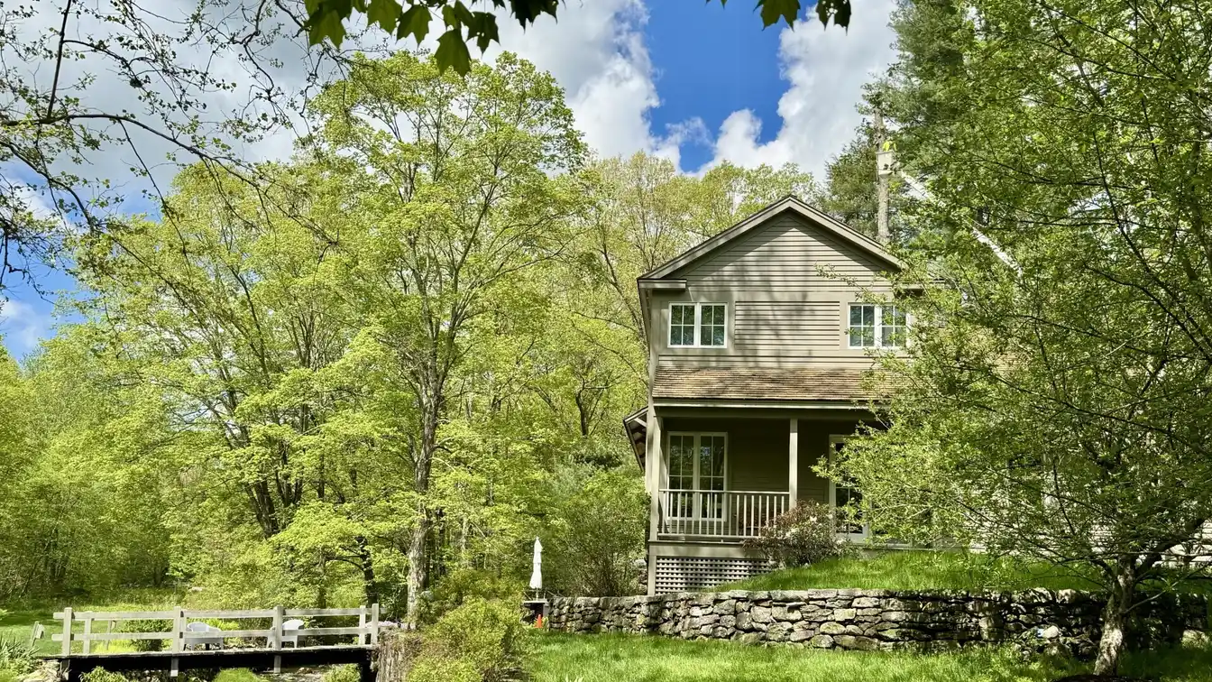 Renovated Antique Home with Luxury Amenities