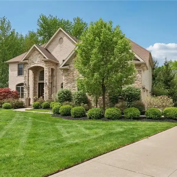 EXECUTIVE ESTATE ON A QUIET CUL-DE-SAC