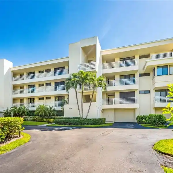 COMPLETELY RENOVATED OPEN-PLAN TWO BEDROOM HOME