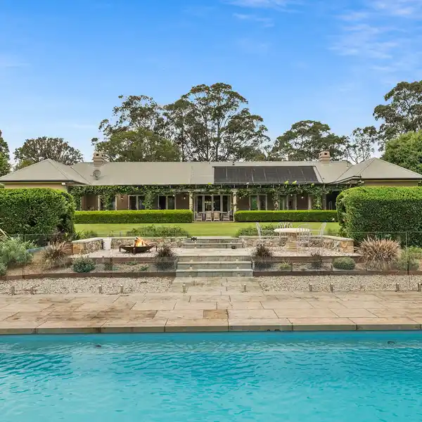 GRAND COUNTRY MANOR ON FIVE BEAUTIFUL ACRES