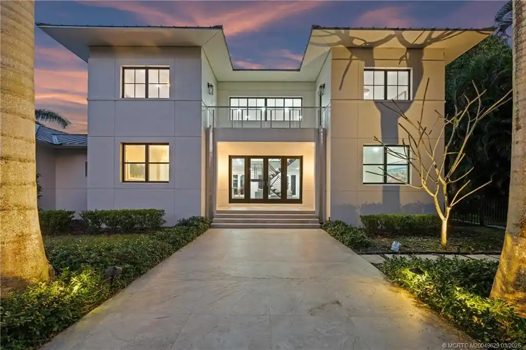 Spectacular Point Lot