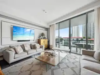Corner Residence at Echo Aventura