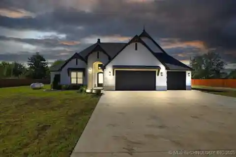 Custom-Built 2022 Estate with Pool, Outdoor Kitchen & Acreage