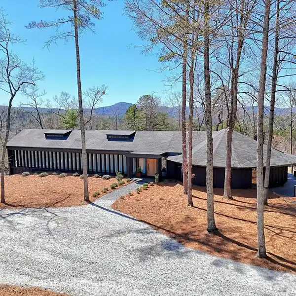 ULTIMATE MODERN GETAWAY