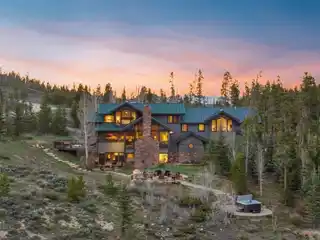 Exceptional Mountain Retreat on 3.7 Acres