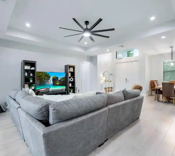 PRIVACY AND MODERN LUXURY ON 2.5 ACRES