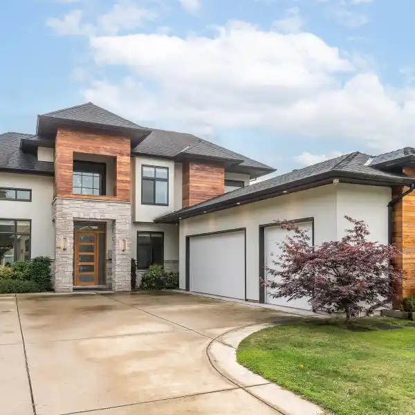 MASTERPIECE OF MODERN ELEGANCE