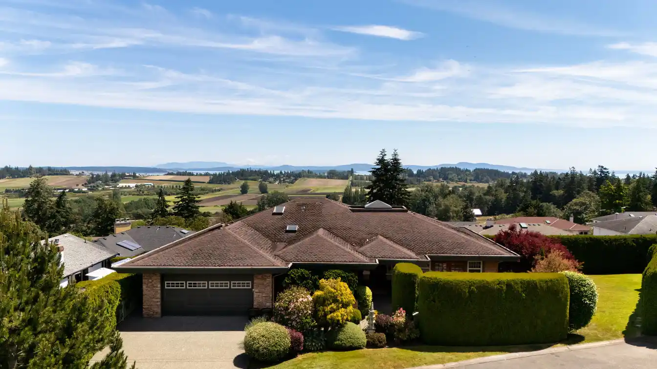 Spacious Home with Sweeping Panoramic Views