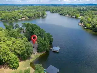 Beautifully Designed Lake Retreat