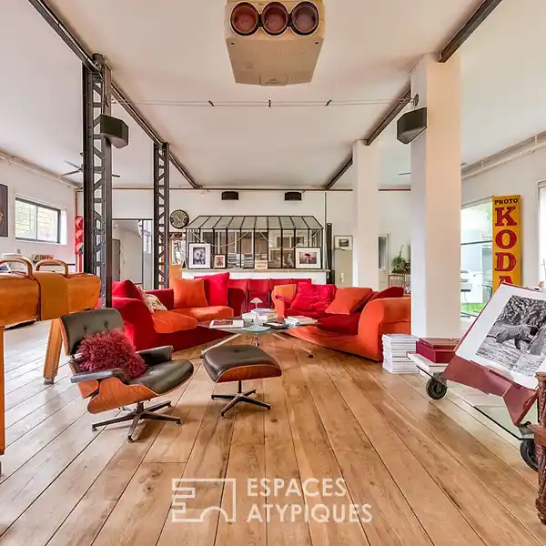 EXCEPTIONAL RESIDENCE WITH AN EIFFEL-STYLE STRUCTURE