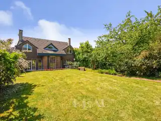 Architect-Designed Property in a Peaceful Setting