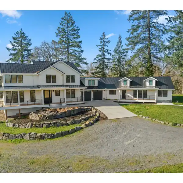 SPRAWLING AND ELEGANT CUSTOM MASTERPIECE