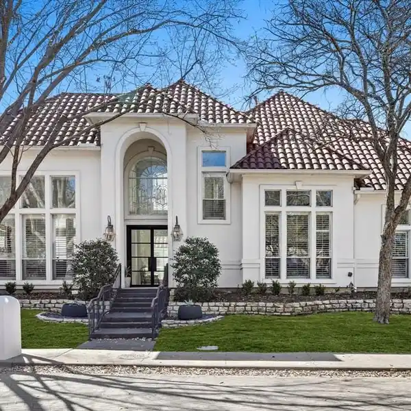BEAUTIFUL HOME IN THE DOWNS OF HILLCREST