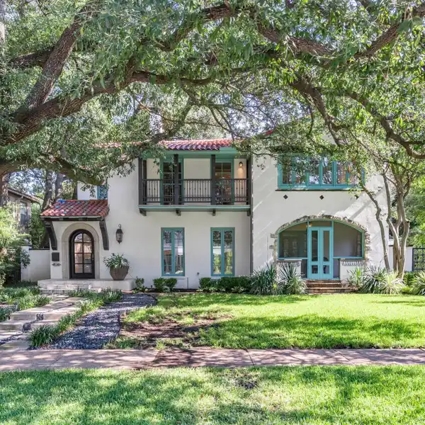 CLASSIC ARCHITECTURAL INTEGRITY WITH REFINED MODERN LIVING