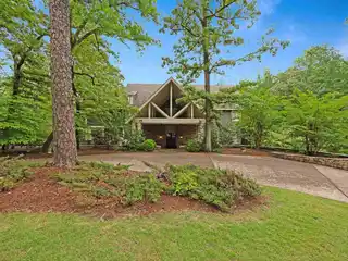 The Ultimate in Lakeside Living