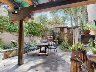 Lovely Home with Courtyard