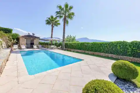 Beautifully Renovated Villa