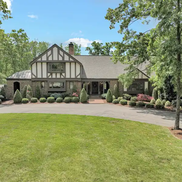 DESIGNER RENOVATION ON OVER AN ACRE OASIS