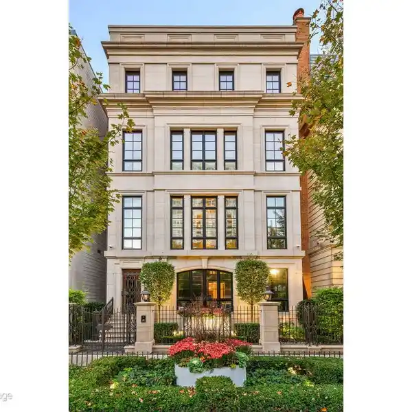 ARCHITECTURALLY SIGNIFICANT CHICAGO LUXURY RESIDENCE